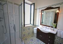 Bathroom with jacuzzi